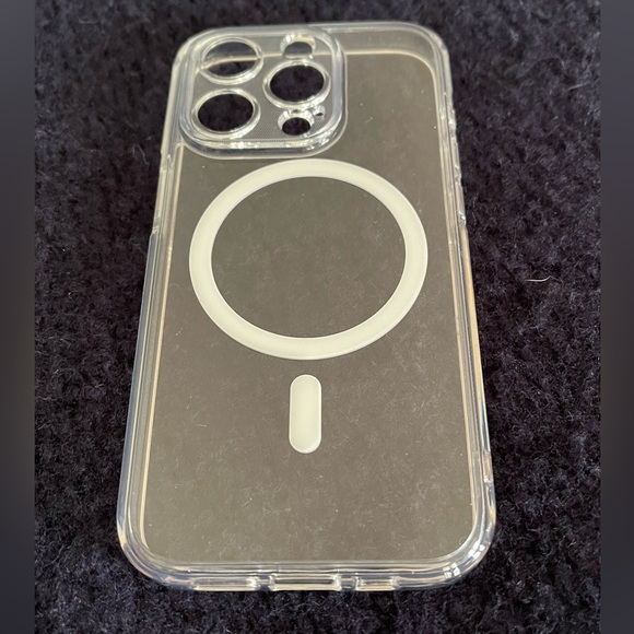 NEW TOCOL IPhone 15 Pro Clear Case, Magnetic - Picture 2 of 5